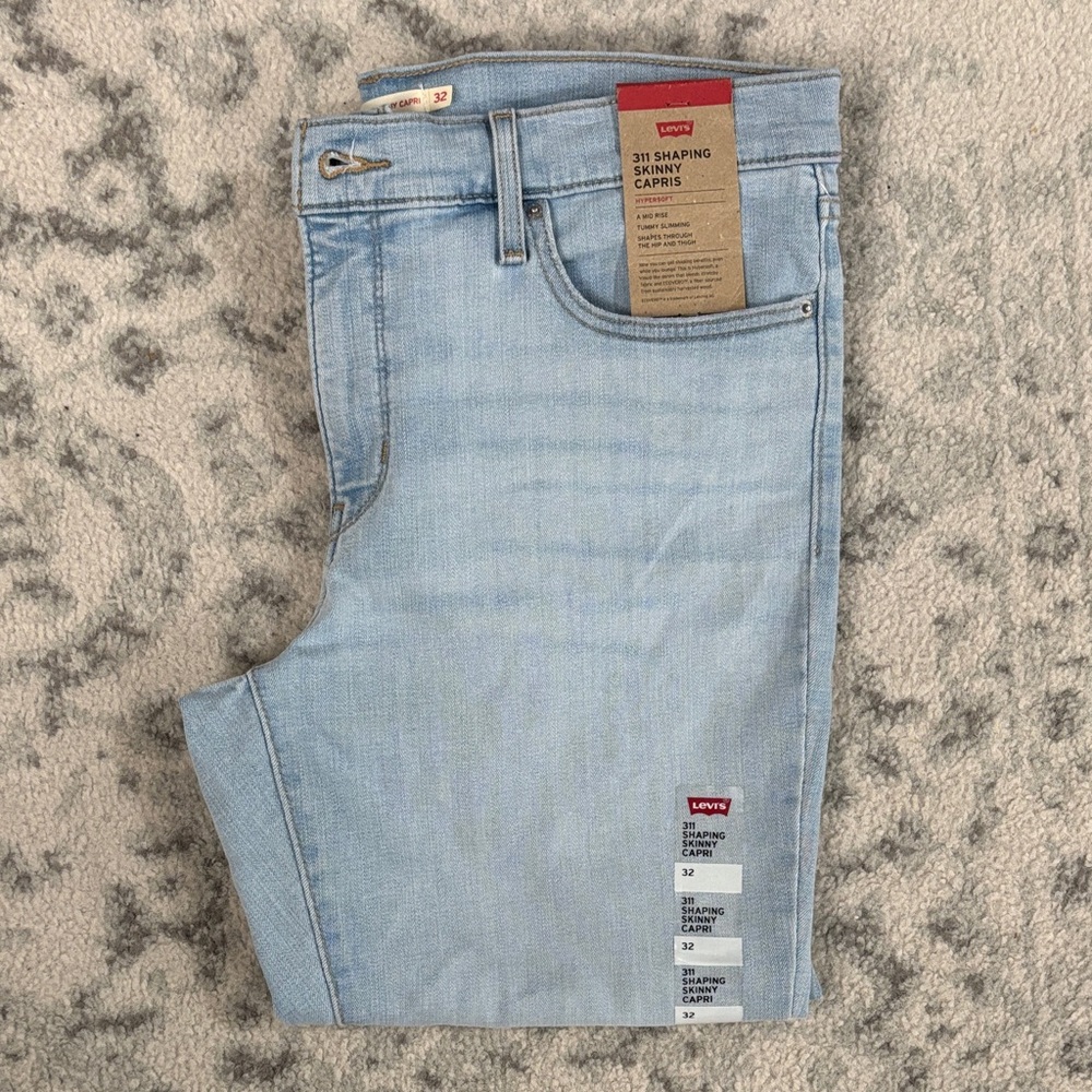 Levi's Women's 311 Shaping Skinny Capri Jeans Blue 32